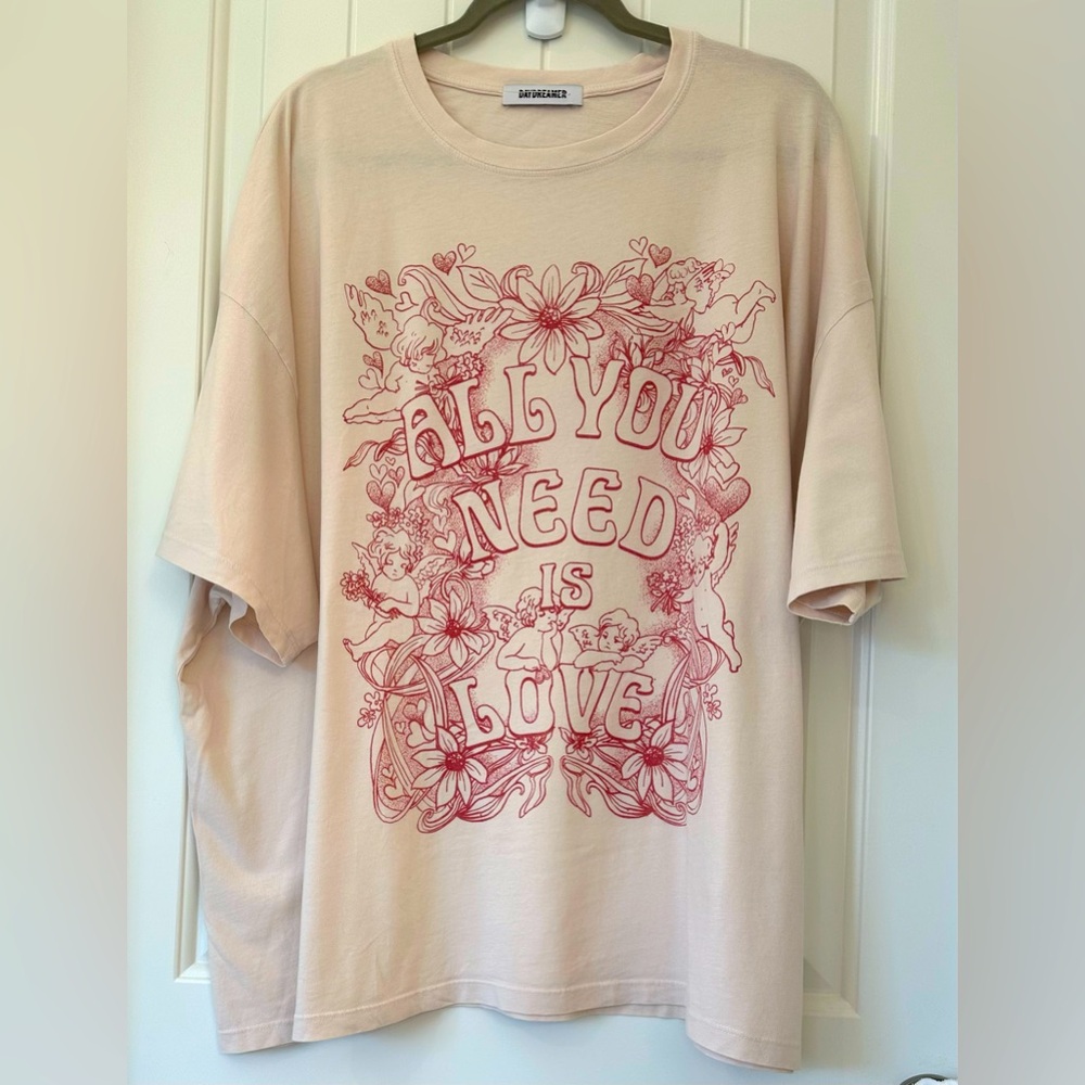 NWOT DAY DREAMER T- SHIRT ONE SIZE
